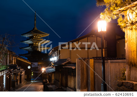 Yakan pagoda and cityscape at night 62410691