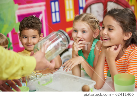 Liquid nitrogen experiment for kids. Liquid nitrogen experiment for kids. 62411400