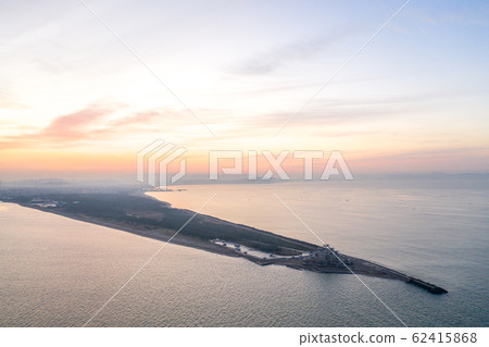 Cape Futtsu and Tokyo Bay at dawn (Futtsu City, Chiba Prefecture) 62415868