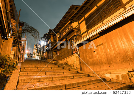 Saninzaka at night (Sannenzaka) Higashiyama-ku, Kyoto 62417333