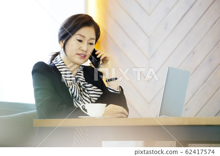 Business woman, business, CEO, President, representative, office, office, office, company 62417574