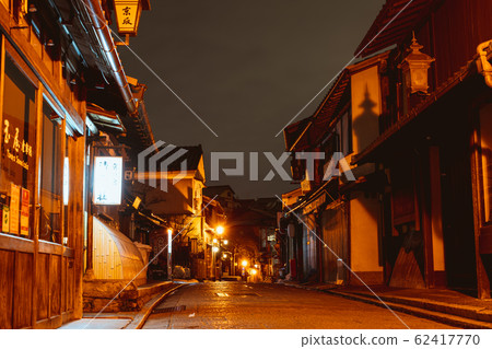 Saninzaka at night (Sannenzaka) Higashiyama-ku, Kyoto 62417770