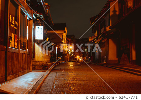 Saninzaka at night (Sannenzaka) Higashiyama-ku, Kyoto 62417771