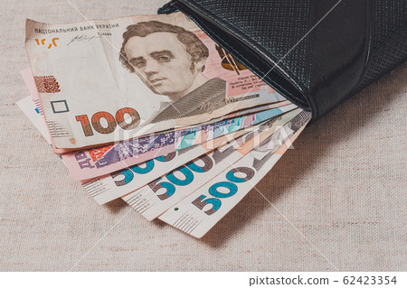 Ukrainian banknotes in denominations of 500, 200 62423354
