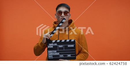 Young man using clapperboard 62424738