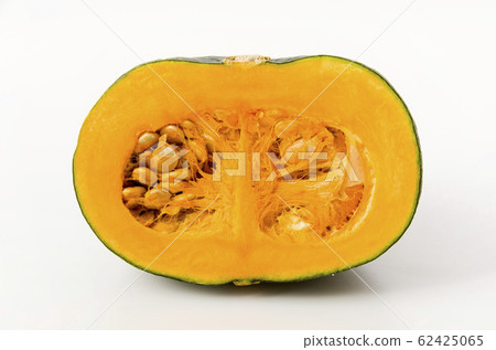 南瓜切成兩半 62425065