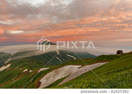 Morning glow clouds and the main peak of Iide mountain range 62425362