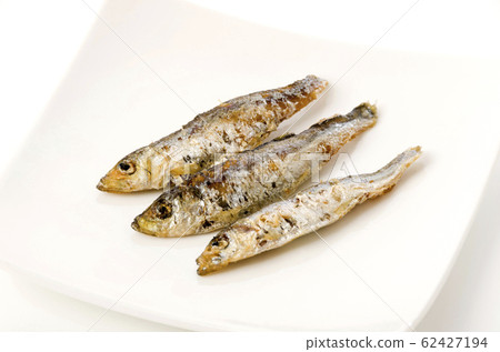 Fried small fish Fried small fish 62427194