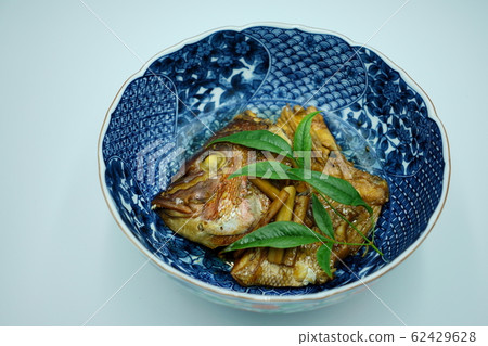 Bream helmet boiled on a blue platter Bream helmet boiled on a blue platter 62429628