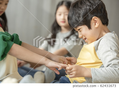 Child friendship play Child friendship play 62431673