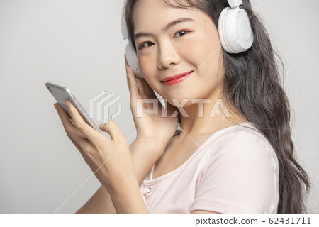 Female music electronics 62431711