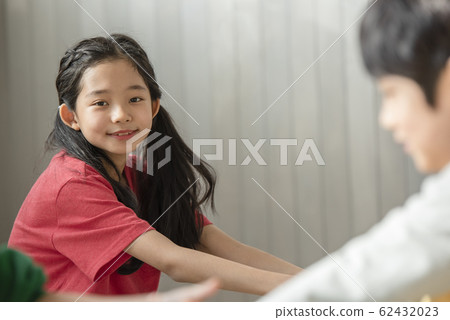 Child friendship play 62432023