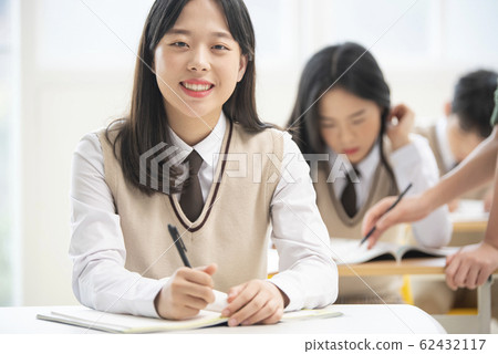 學生校服 62432117