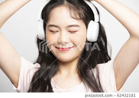 Female music electronics Female music electronics 62432181