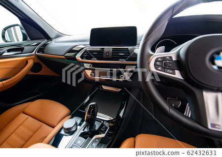 Automobile / in-car 62432631