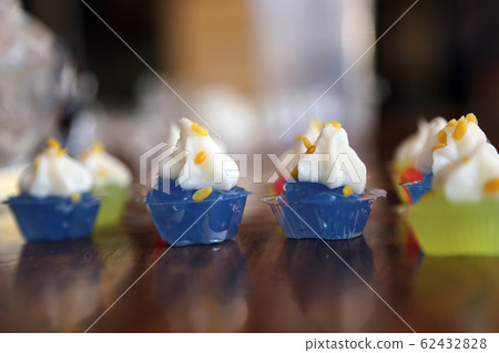 Thai desserts, colorful such as forgetting to swallow Thai desserts made from mung bean flour Thai desserts, colorful such as forgetting to swallow Thai desserts made from mung bean flour 62432828