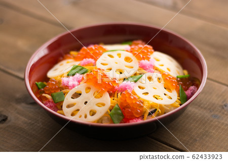 chirashi sushi chirashi sushi 62433923