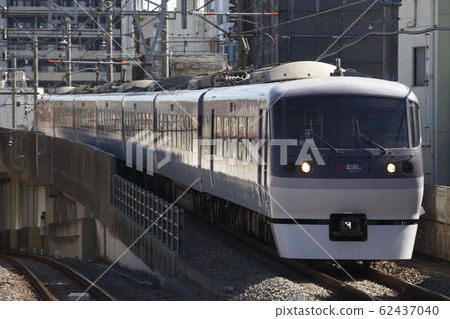 乘坐西武池袋線特急武藏（10000系列） 62437040