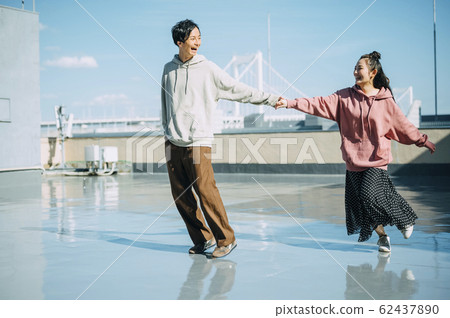 A couple of good friends A couple of good friends 62437890