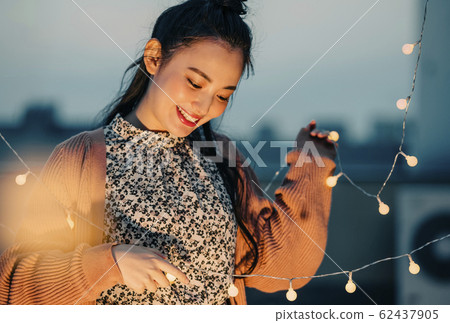 戶外女子肖像 62437905