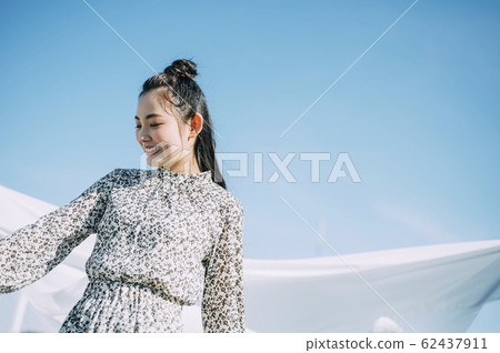 Portrait of a woman outdoors Portrait of a woman outdoors 62437911