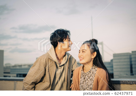 A couple of good friends 62437971