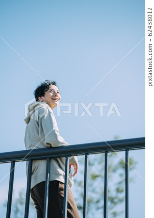 Man outdoors 62438012