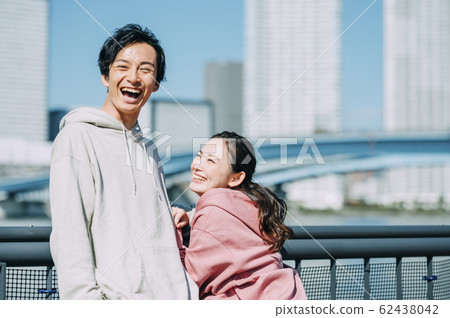 A couple of good friends A couple of good friends 62438042