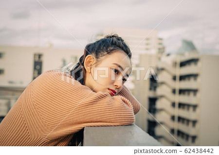 Portrait of a woman outdoors 62438442