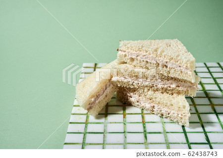 club sandwich with fish paste 62438743