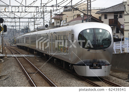 Take the Seibu Ikebukuro Line, limited express Chichibu (Series 001) 62439341