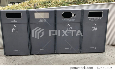 Trash can outdoors 62440206