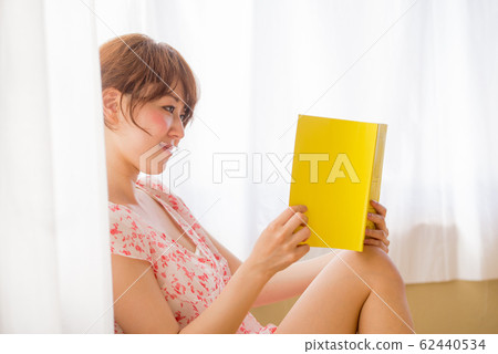Self-development, Ability development, Window, Goal attainment, Goal attainment, Reading alone, Living, Home, Relax, Women 62440534