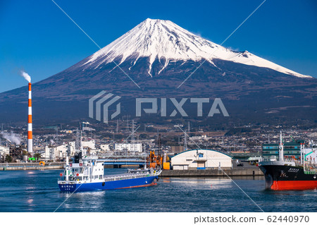 《靜岡縣》俯瞰富士山的塔古拉港 《靜岡縣》俯瞰富士山的塔古拉港 62440970