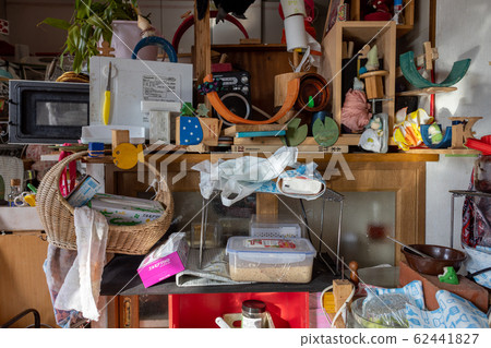 Messy, untidy kitchen 62441827