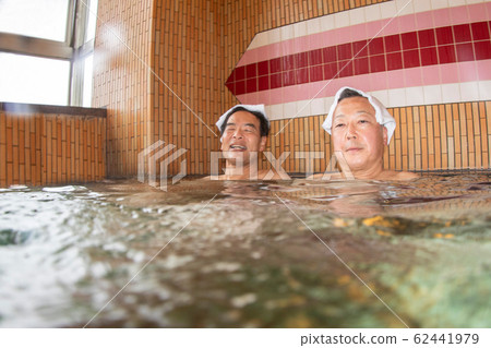 兩個高級男孩的溫泉沐浴快照 兩個高級男孩的溫泉沐浴快照 62441979