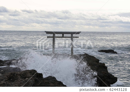 Torii 62443128