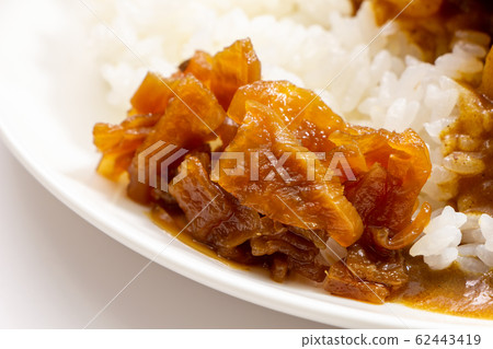 Fukujinzuke served with curry and rice. 62443419