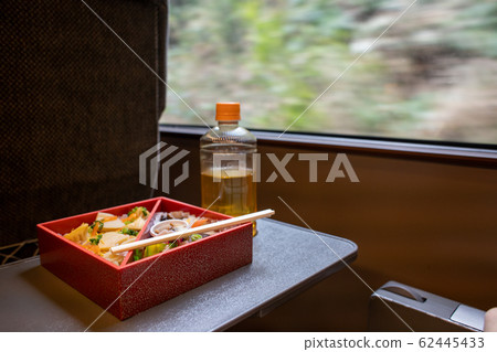 Ekiben to eat on the train 62445433