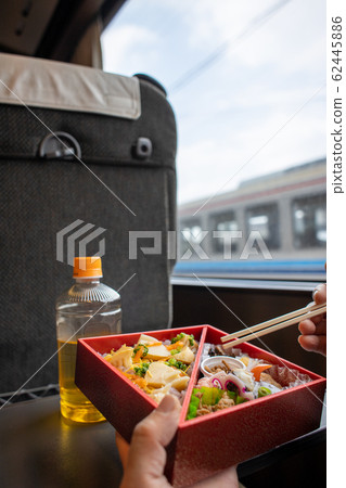 Ekiben to eat on the train 62445886