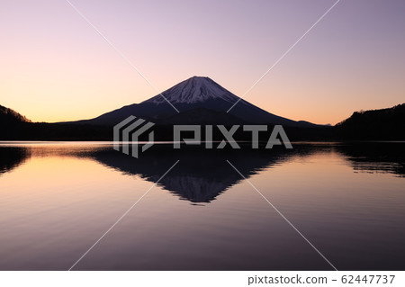 清明湖在早上 62447737