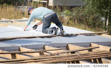 Workers cut the roof in the house Workers cut the roof in the house 62448386