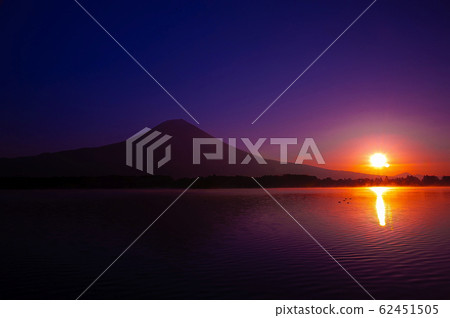 panorama view of Lake Tanuki and mountain Fuji, Japan 62451505