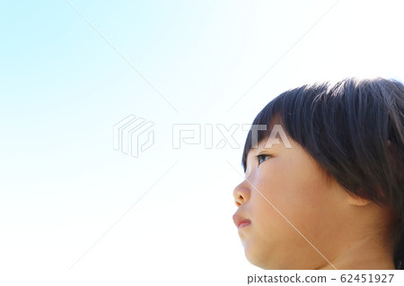 Boy's profile 62451927