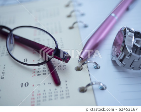 企業形象,日曆,筆記本,眼鏡,女人 企業形象,日曆,筆記本,眼鏡,女人 62452167