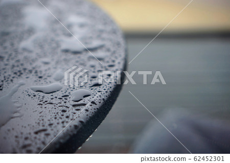 Pouring down Pouring down 62452301