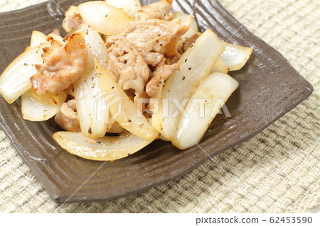 Stir-fried new onion pork and black pepper Stir-fried new onion pork and black pepper 62453590