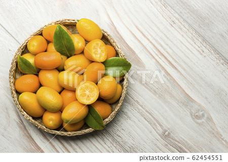 Kumquat fruit 62454551