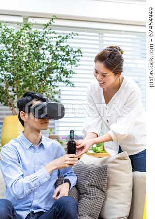 Couple watching sports in VR Couple watching sports in VR 62454949