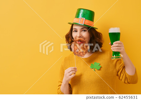 woman in leprechaun hat 62455631
